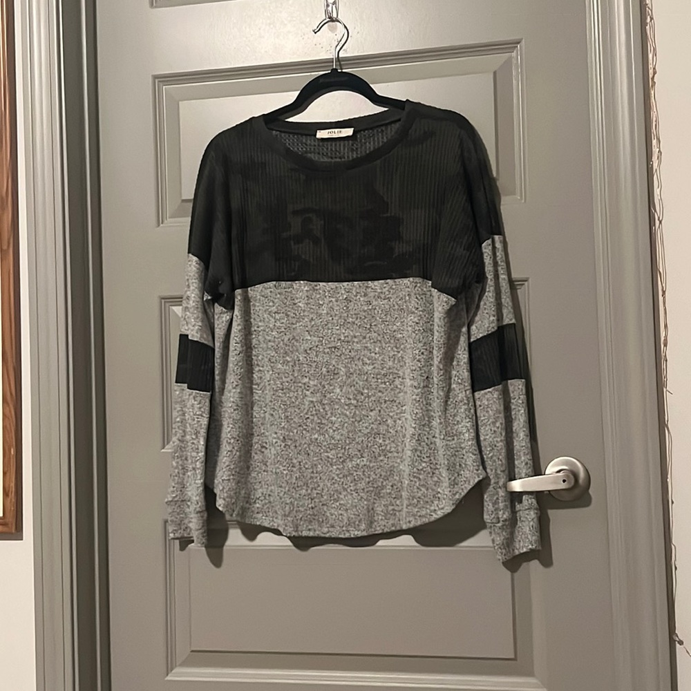 Grey 2 tone sweater. L